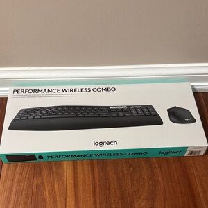 Logitech Performance Wireless Combo - Black and Gray
